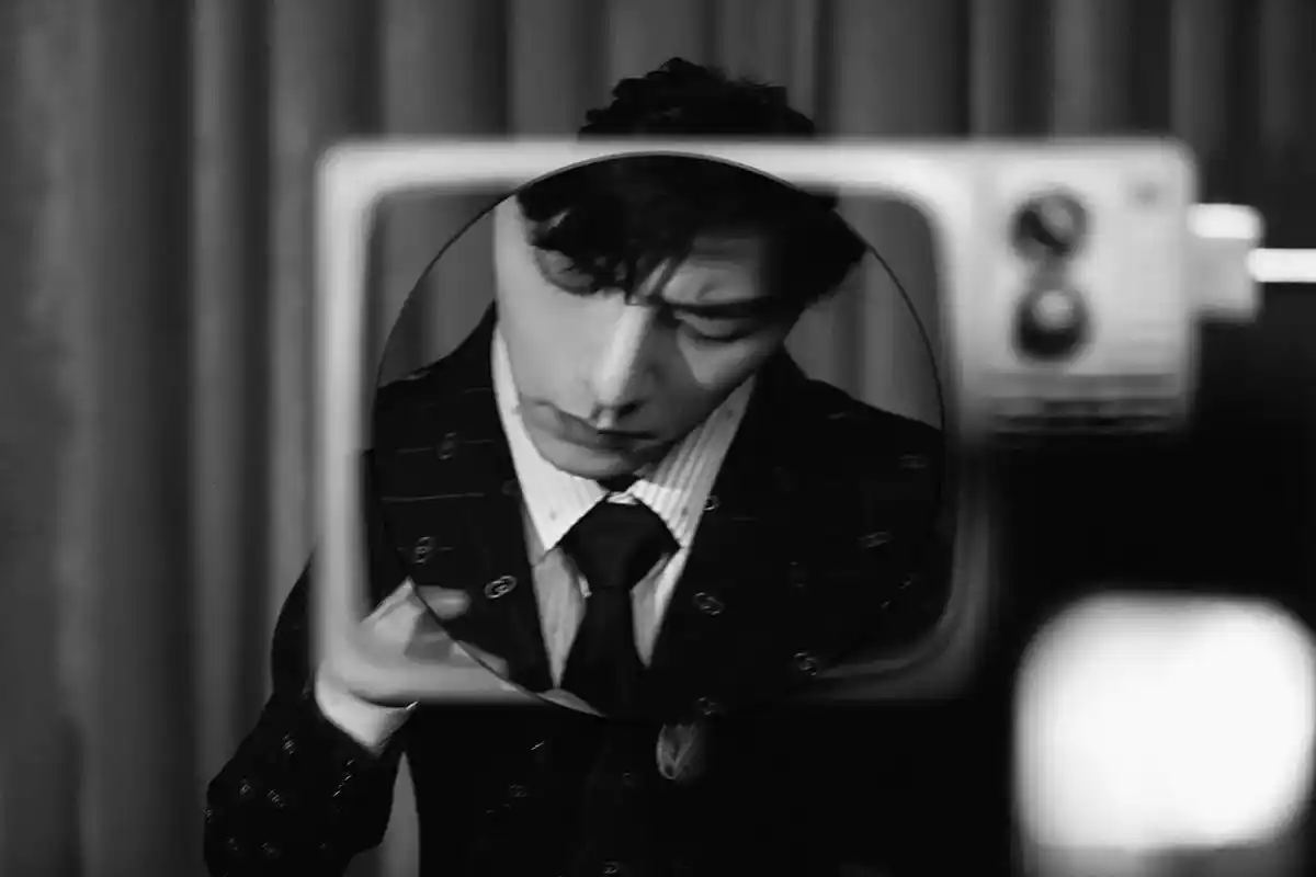 肖战光影交织大片 #热爱可抵岁月漫长 #西装杀 #我的宝藏 - 抖音