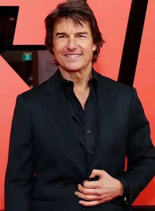 61岁的阿汤哥不如皮特帅气,离过3次婚,10多年没去看望