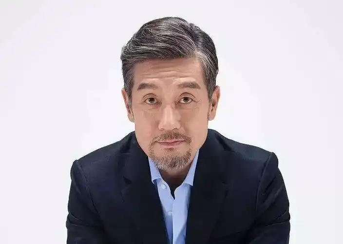 40到50岁的男士留什么发型比较适合?