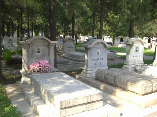 八宝山陵园意义非凡,很少人知道,其中最大的陵墓主人到底是谁