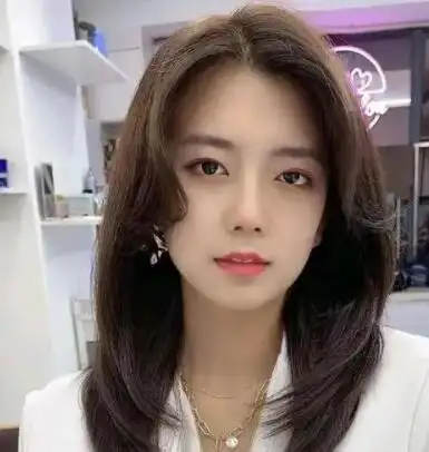 最好看的锁骨发直发打造最流行的直发发型