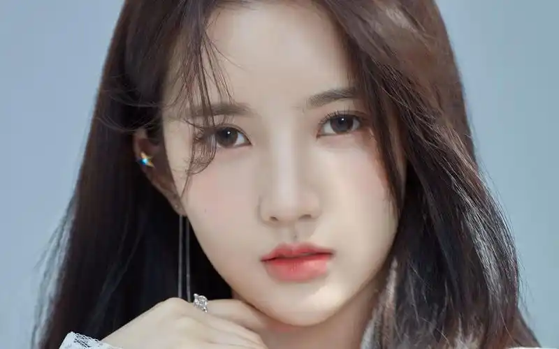 刘些宁甜美养眼写真桌面壁纸