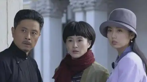 【白桃影视吧】刀光枪影:江畔只能拿出照片,并对任父苦心劝说,任父若