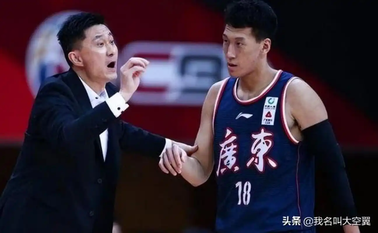 在广东男篮,曾繁日真的已经到巅峰了,由于身高有限,移动也很一般,而且