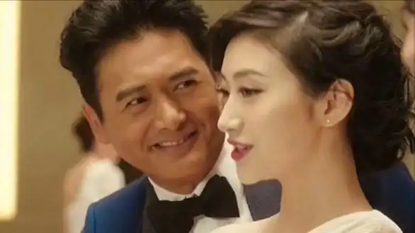 周润发的《澳门风云》她依旧是女主.