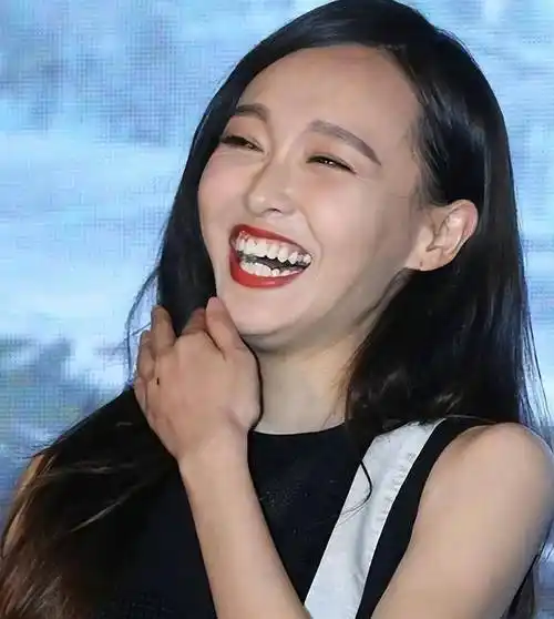 微笑是仙女,大笑辣眼睛的明星,除了刘亦菲还有她们的颜值有bug_章子怡