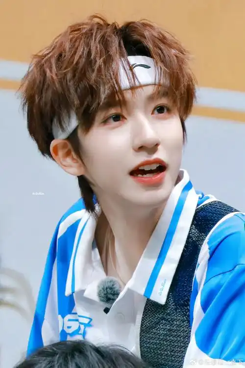 贺峻霖##青年主持人贺峻霖