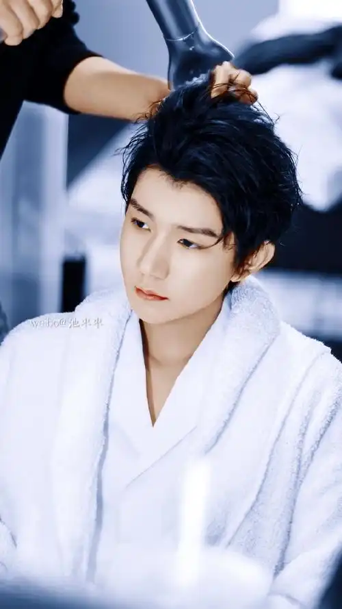 王源##王源无袖白衬衫