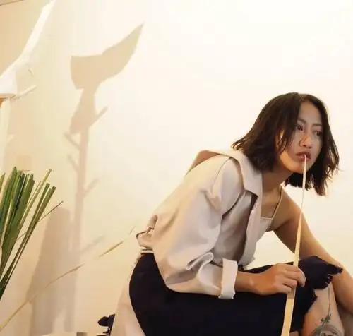 28岁陈粒越活越自我纵观整个娱乐圈这么敢玩的也只有她了