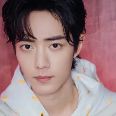 肖战最近很火的照片,花样美男肖战图片适合做头像-明星头像