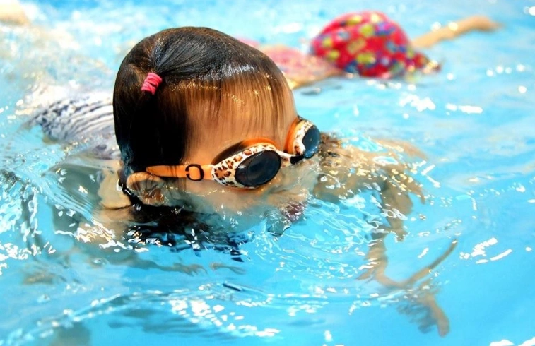 游泳虽好可要当心耳疾暑假里二院每天接至少10例儿童患者