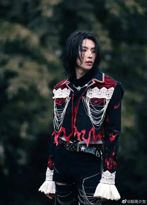 小鬼王琳凯音乐节##小鬼音乐节暗黑湿发造型