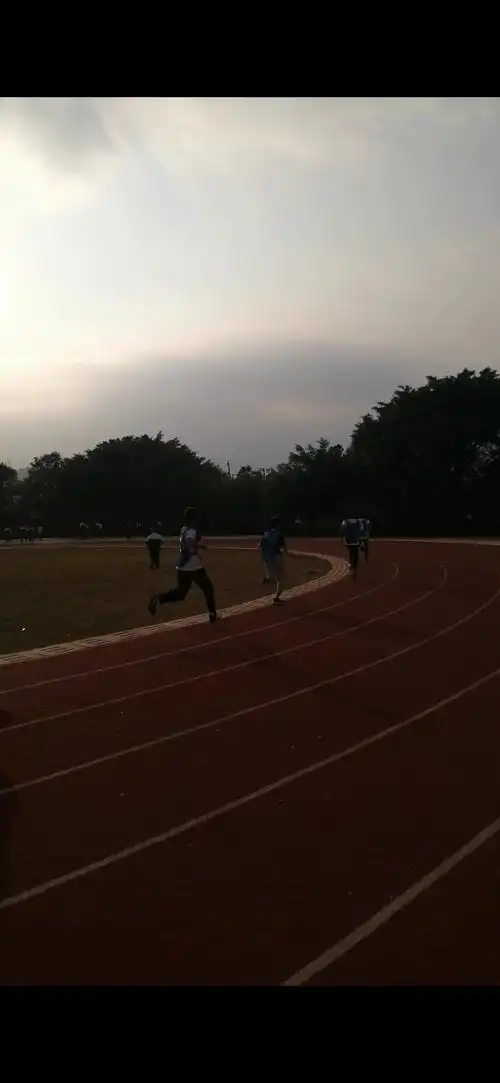 落日余晖之下,健儿们的背影如此帅气动人!