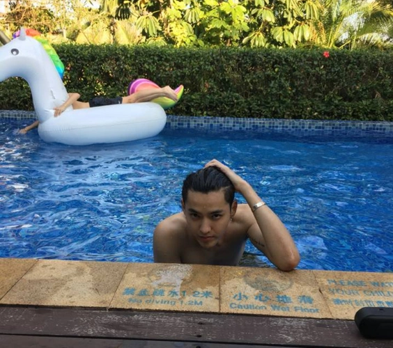 吴亦凡三亚游泳现肌肉,在《西游伏妖篇》里演技大爆发,你怎么看