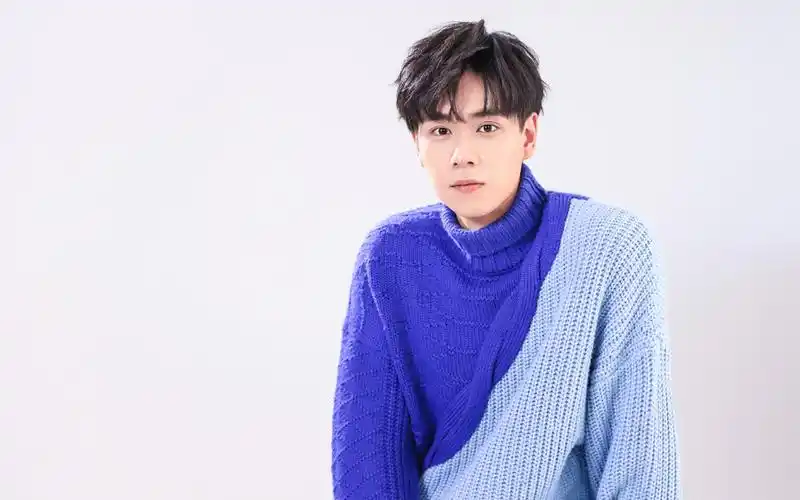 胡一天俊朗帅气写真桌面壁纸