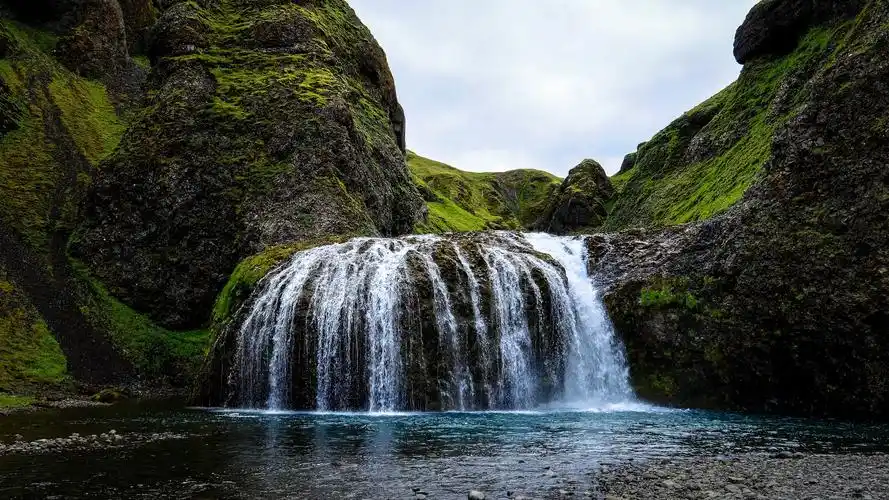 自然景观瀑布青山绿水风景大片壁纸