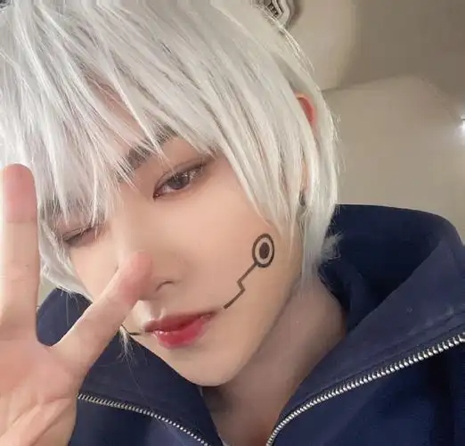 黄明昊 染的粉色这么看还挺红的##黄明昊红发