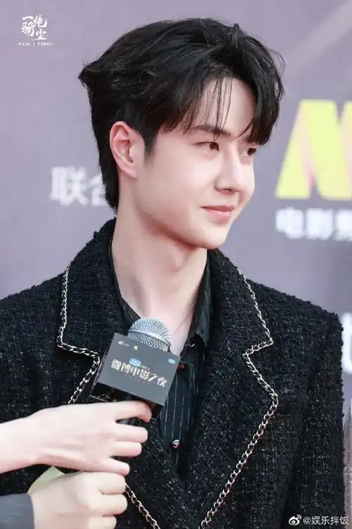 王一博笑脸vs冷脸