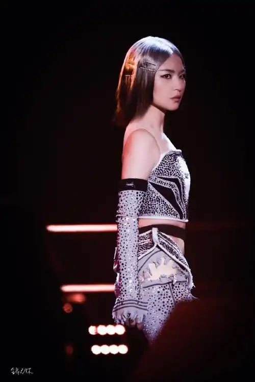 周笔畅女大十八变巡回演唱会