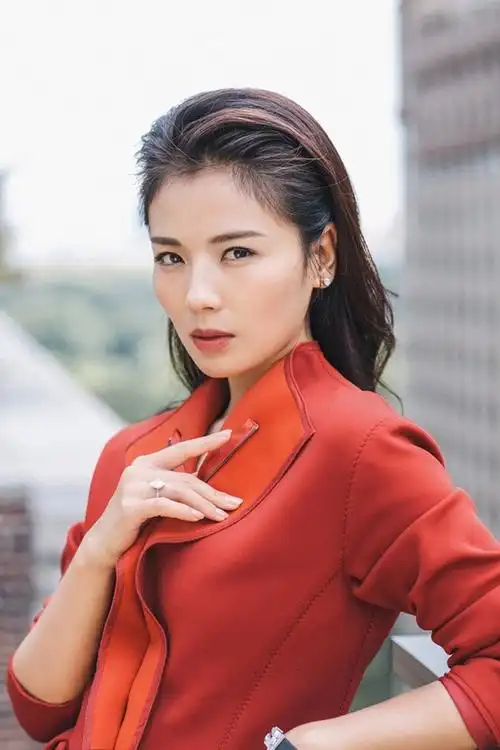 刘涛真不低调穿上西装就是那么霸气