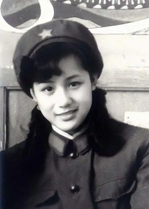 因《康熙王朝》为人熟知的女演员李建群老师去世,如何评价她一生的