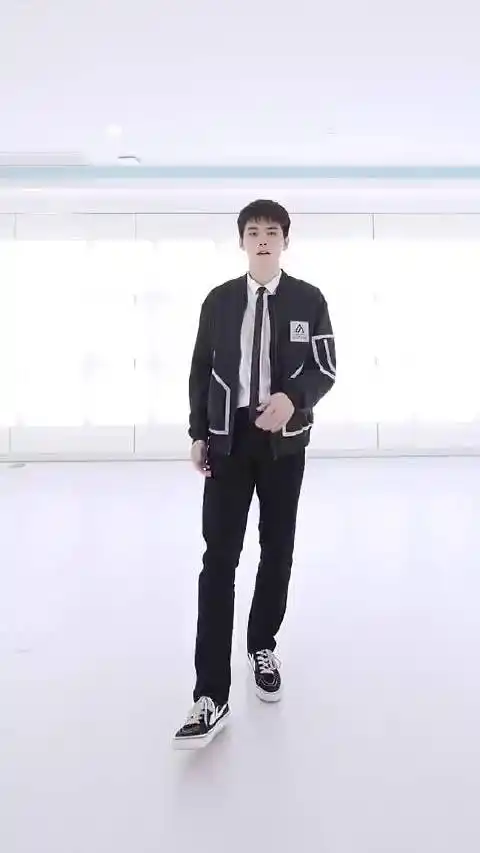 任豪跳舞视频满屏都是大长腿这个比例太绝了