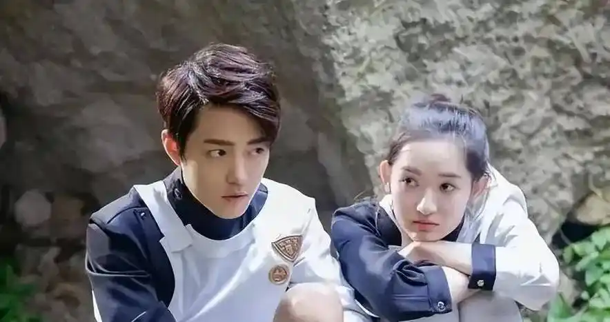 而王玉雯就是肖战的第一个绯闻女友,也是女演员的第一个搭档.