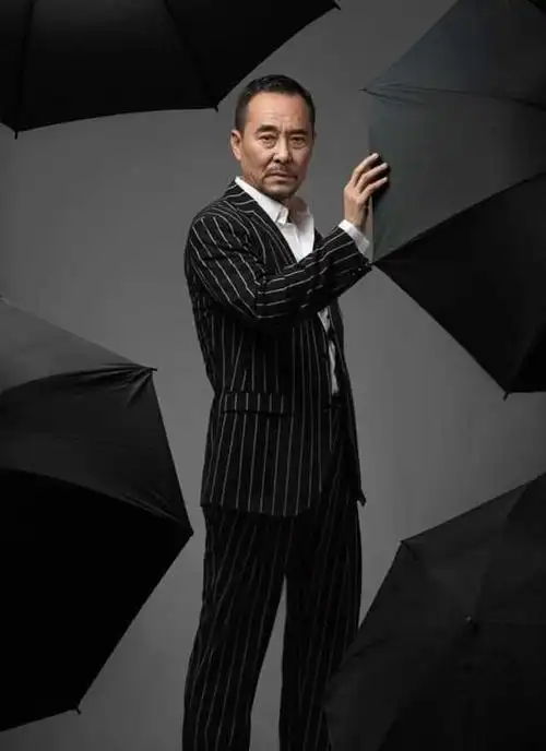 老戏骨王庆祥,对人物情绪拿捏到位,表演精湛,演技铿锵有力