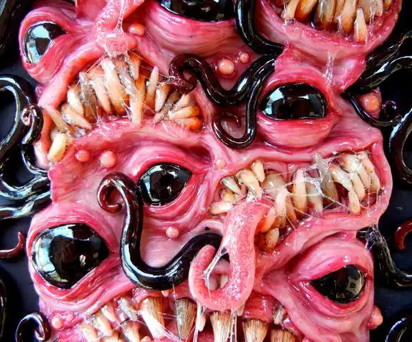 太恶心!国外艺术家重口味作品 晚饭前请勿观看