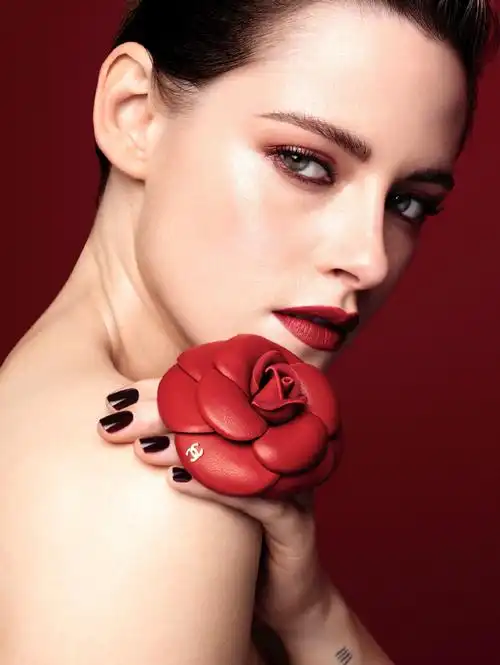 k担任香家代言人已有9年,一共为香家拍摄过17支广告,其中有5支是og