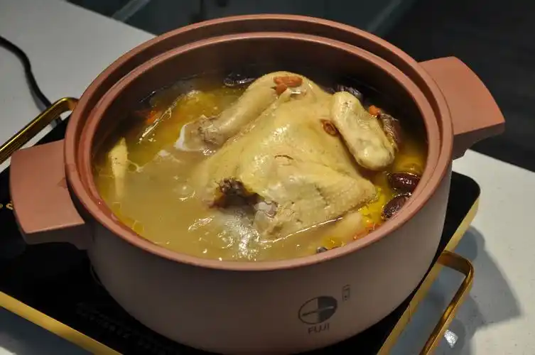 紫砂锅煲汤真的好与其他煲汤锅的区别在哪边