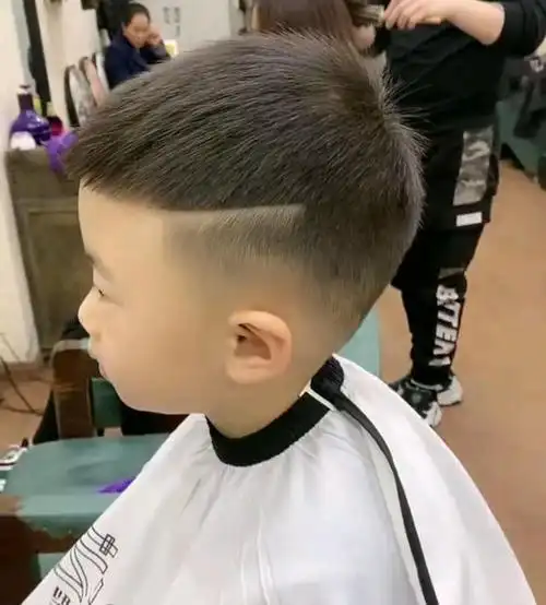 男宝两岁发型,6～8岁小帅哥发型 小男孩短发推荐,最帅气的小男孩发型