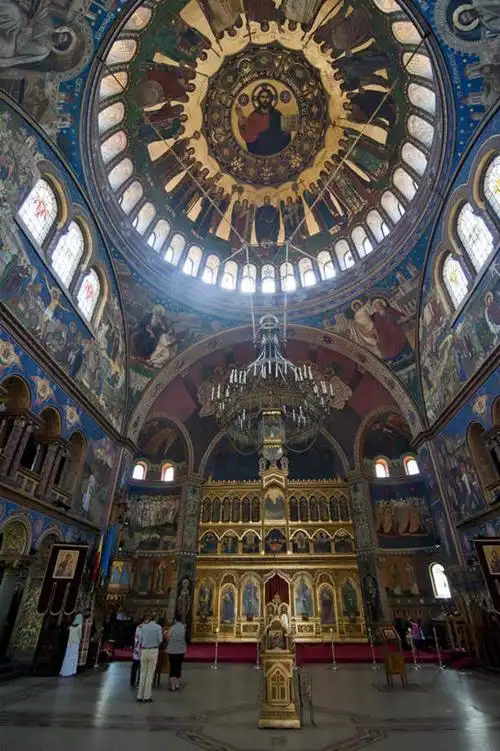 竖图,室内,白天,仰视,旅游,度假,绘画,窗户,标志建筑,地标,建筑,欧洲