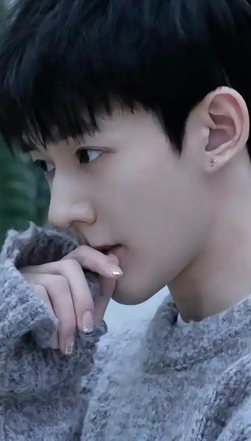 邓为美甲造型来看看原来男孩子做美甲也可以这么帅气