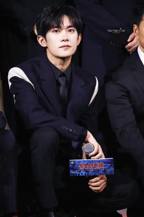 易烊千玺超话  2021 /0801 /210801  长津湖发布会  小豹子  #四字 易