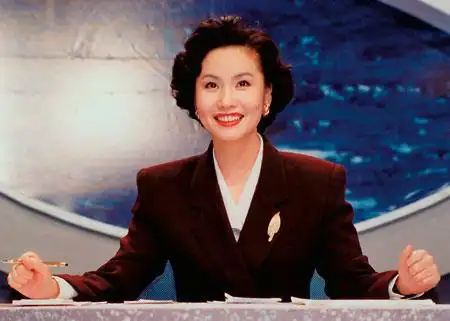 她是央视最优雅女主播,她说愧对儿子,两段婚姻比女作家感悟还多