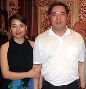 网传张也老公关锦鹏照片网上传闻张也的第一任老公是着名的香港导演