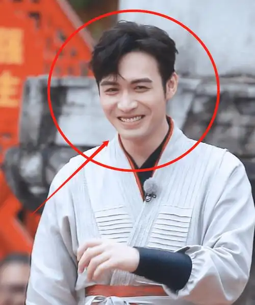 张彬彬参加跑男出镜,腿长被测量有106cm,粉丝却表示量矮了