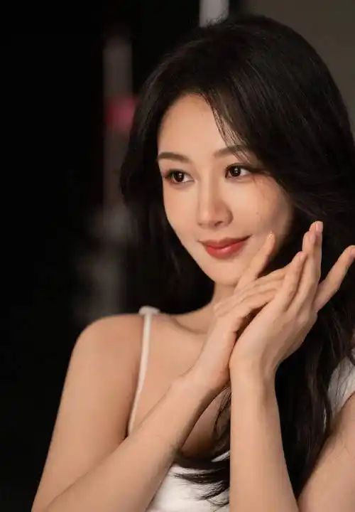 网友评内娱4位女顶流,杨幂,杨紫,迪丽热巴,赵丽颖,谁最火?