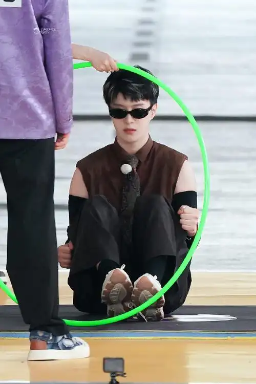 这张也是,这张也是……  集齐九宫格召唤代言人@范丞丞adam0616  上脚