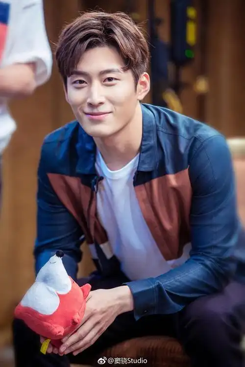 【窦骁】一口大白牙阳光开朗热爱户外运动的魅力型男