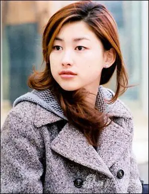 恋情曾被受关注朱珠与李泉也~~大学期间的朱珠已开始兼职小学英语老师