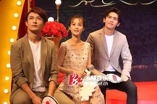 主演米热,李一桐,张哲瀚亮相.(从左至右)编剧于正直面吐槽.