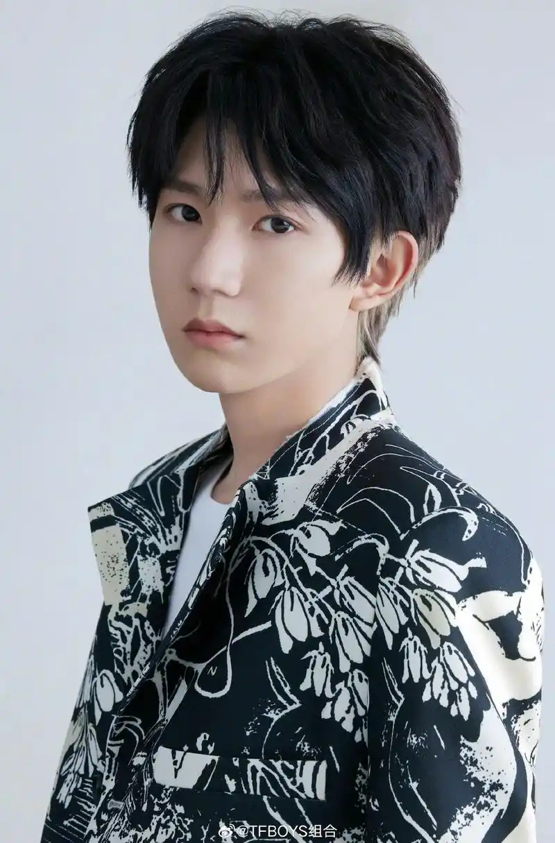 丨@tfboys组合 演唱会应援色写真 chapter-4释出