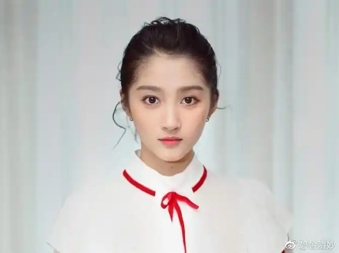 鹿晗31岁生日,邓超陈赫送祝福,全网都在等关晓彤表态