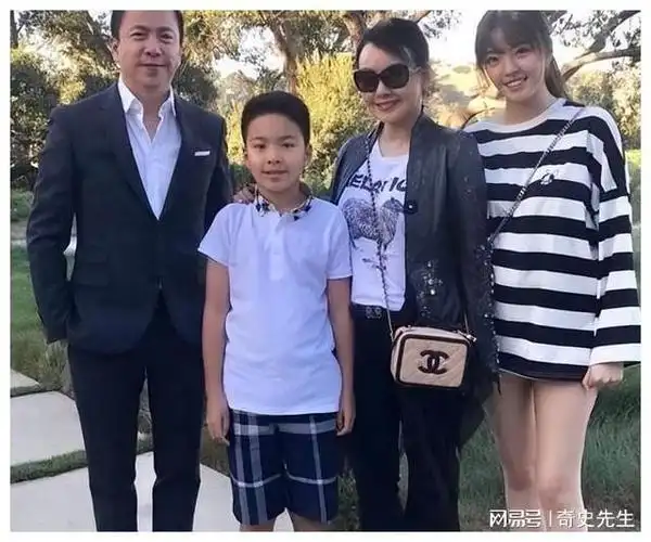 当时网传说华谊兄弟的清纯女艺人霍思燕受到它的创始人王中磊的喜爱