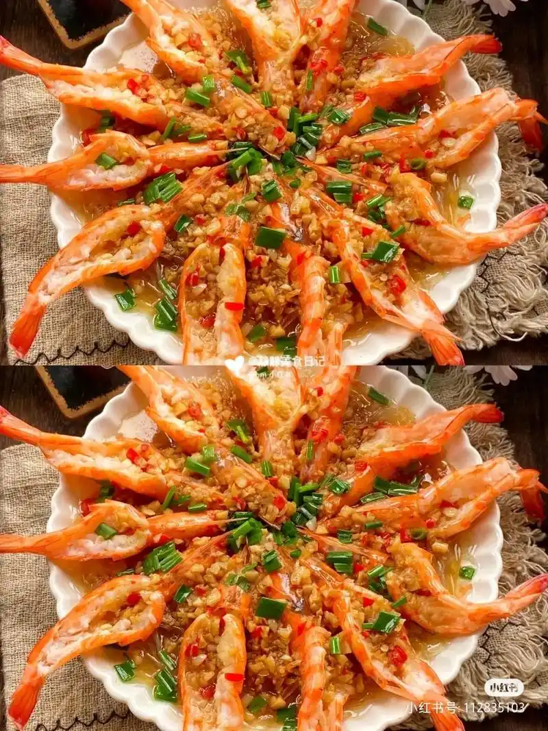蒜蓉粉丝开背虾.食材准备 大虾12个,粉丝1小捆,小米辣2个 - 抖音