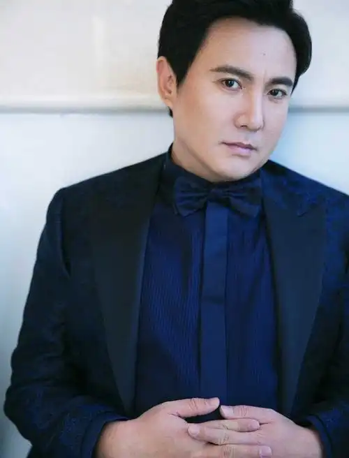 为什么现在沈腾拍正经耍帅的照片会像个坏人?