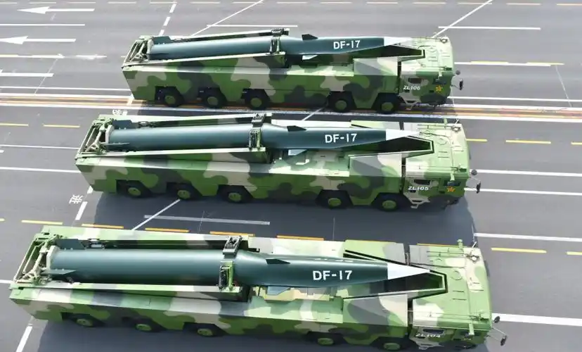 东风-17型新形态曝光:导弹车上加盖 弹体隐蔽车内