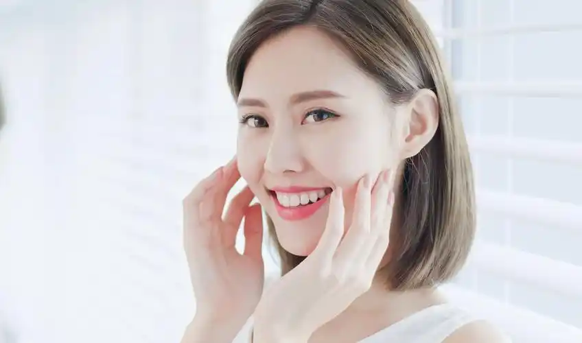 女人脸部皮肤松弛皱纹多怎么办,女人过了25岁,再懒也要学会这4种护肤
